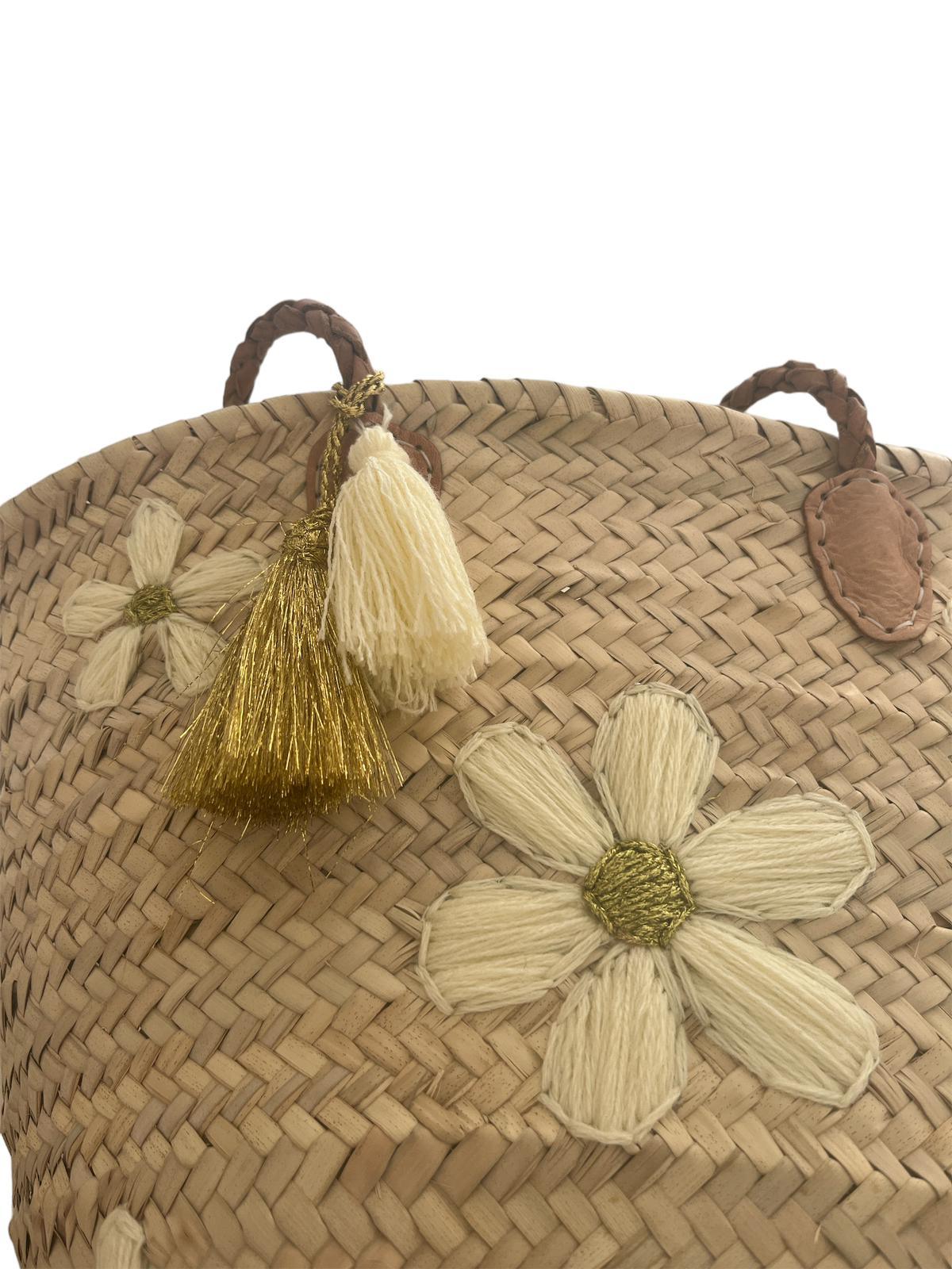 Borsa fatta a mano e intrecciata in foglie di palma con ricami in lana, motivo Fiori Bianchi e Oro - MARIKA DE PAOLA - HOME DECOR