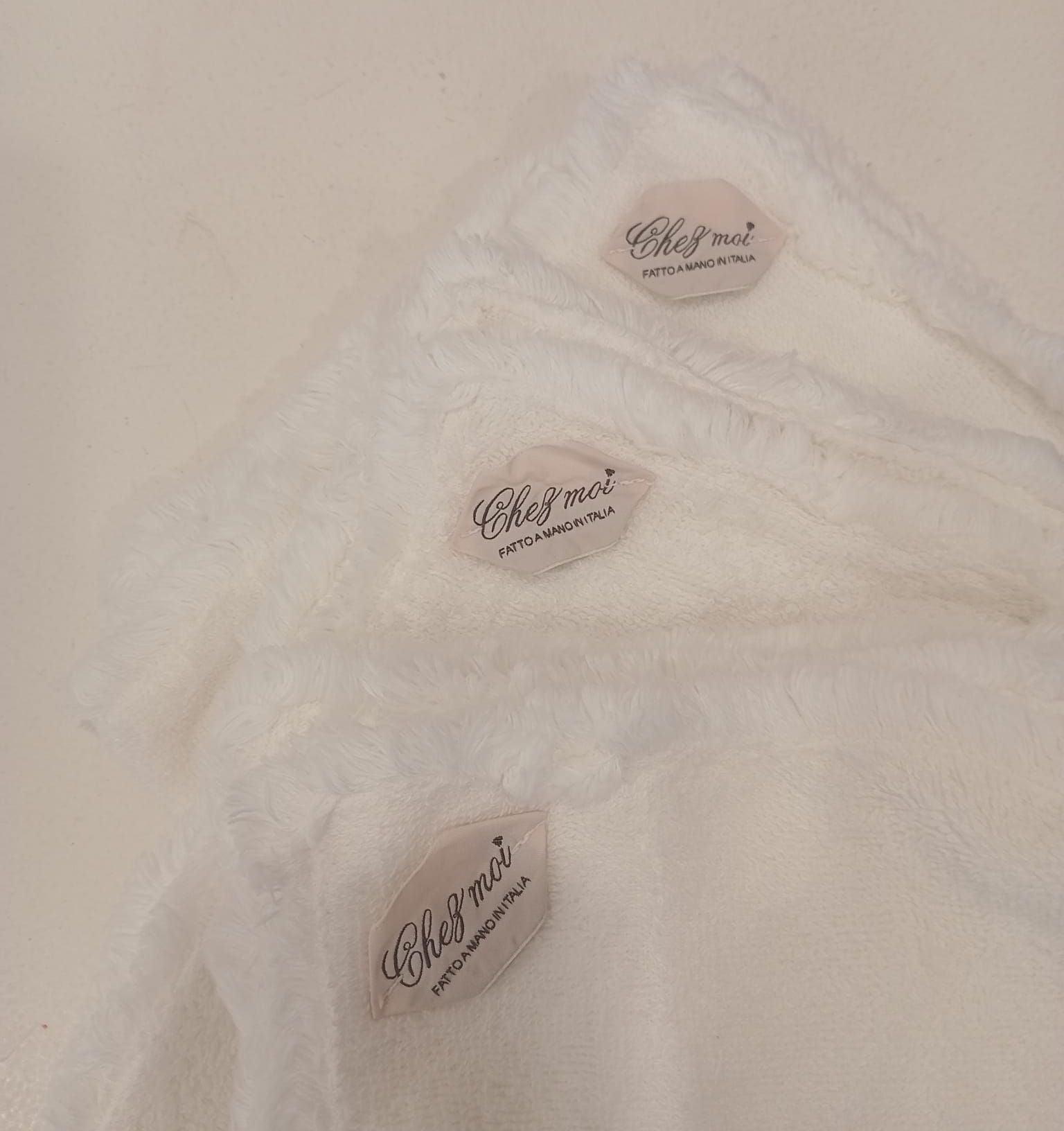 Lavette set da 3 asciugamani bagno con elegante sacchetto di lino, colore: Bianco, 100% Made in Italy - Chez Moi - MARIKA DE PAOLA - HOME DECOR