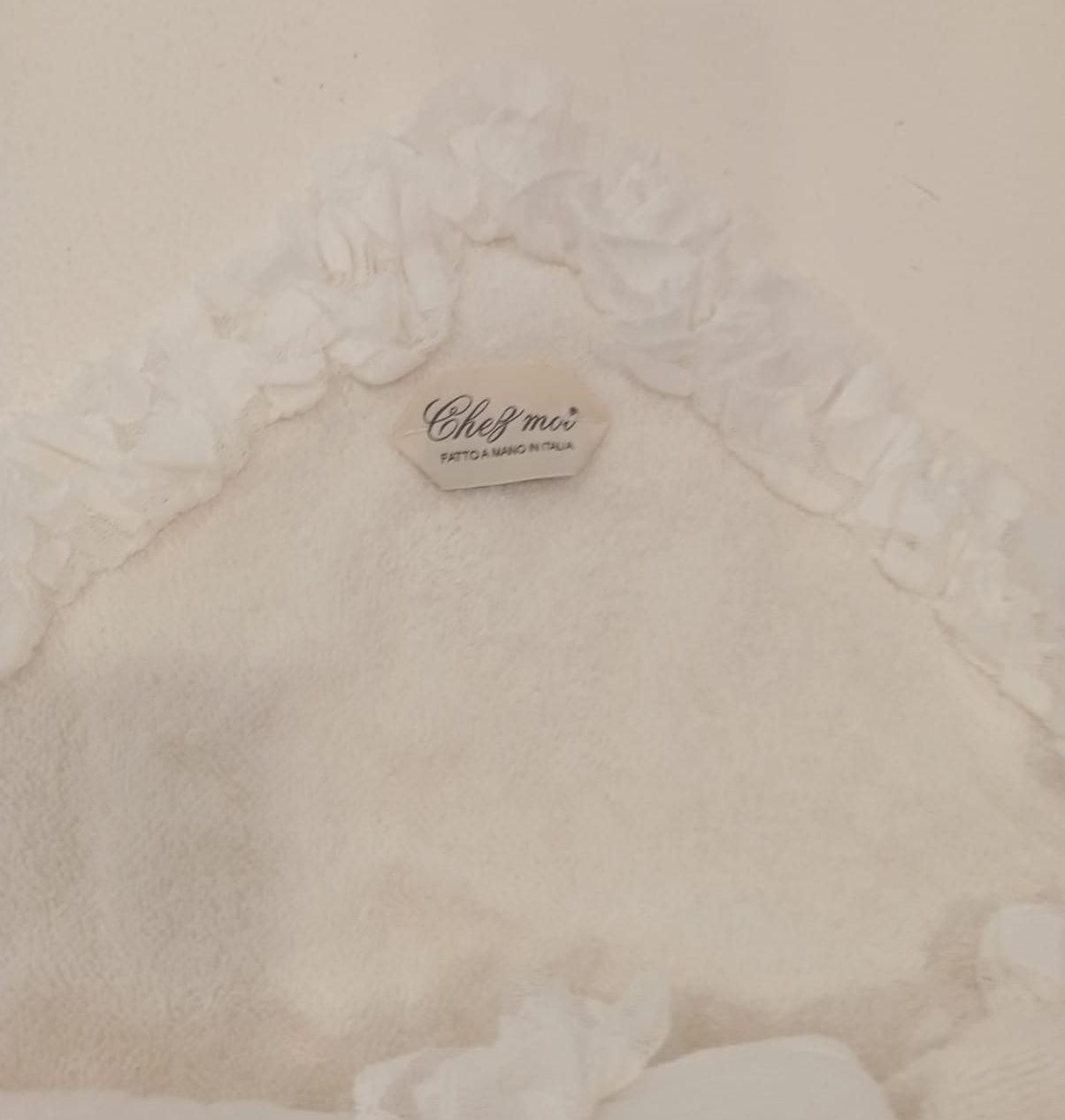 Lavette set da 3 asciugamani bagno con elegante sacchetto di lino, colore: Bianco con pizzo, 100% Made in Italy - Chez Moi - MARIKA DE PAOLA - HOME DECOR