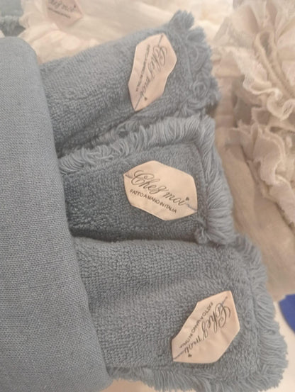 Lavette set da 3 asciugamani bagno con elegante sacchetto di lino, colore: Fiordaliso, 100% Made in Italy - Chez Moi - MARIKA DE PAOLA - HOME DECOR
