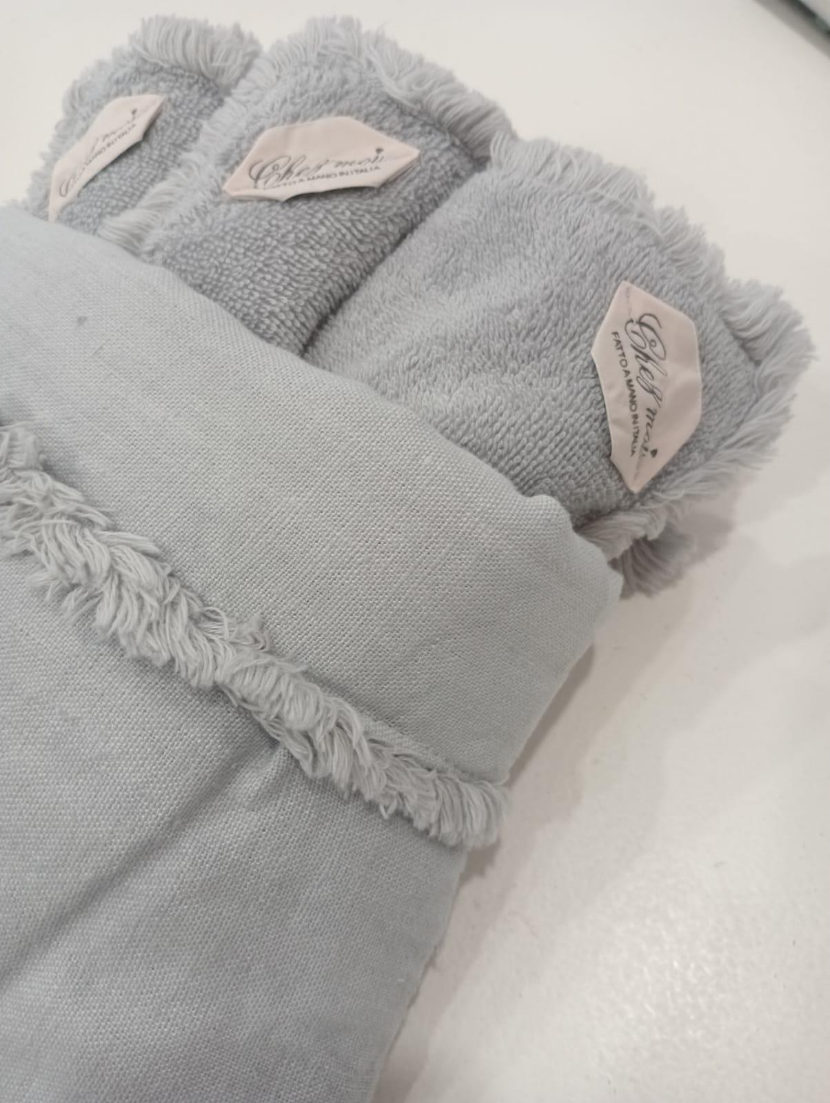Lavette set da 3 asciugamani bagno con elegante sacchetto di lino, colore: Grigio Perla, 100% Made in Italy - Chez Moi - MARIKA DE PAOLA - HOME DECOR