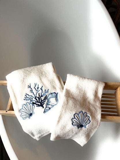 Set di asciugamani 2 pezzi, collezione Lusso Yatch, cotone ricamato, Made in Italy (bianco, conchiglie) - MARIKA DE PAOLA - HOME DECOR