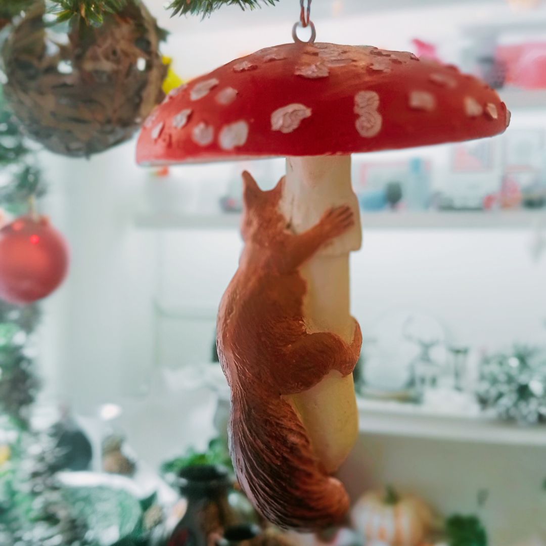 Resin decoration - Squirrel and Mushroom