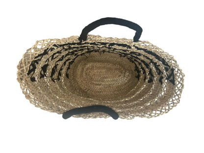 Handmade and woven bag in palm leaves with wool embroidery, Black Diamond motif
