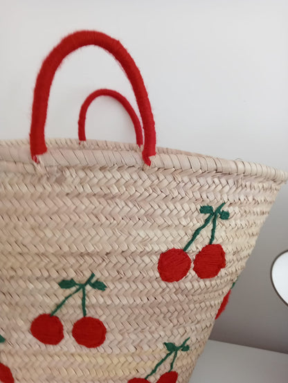 Handmade and woven bag in palm leaves with wool embroidery, Cherry motif