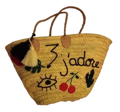 Handmade and woven bag in palm leaves with wool embroidery, J'adore motif