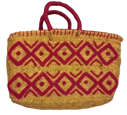 Rectangular bag handmade and woven in palm leaves with wool embroidery, lilac pattern