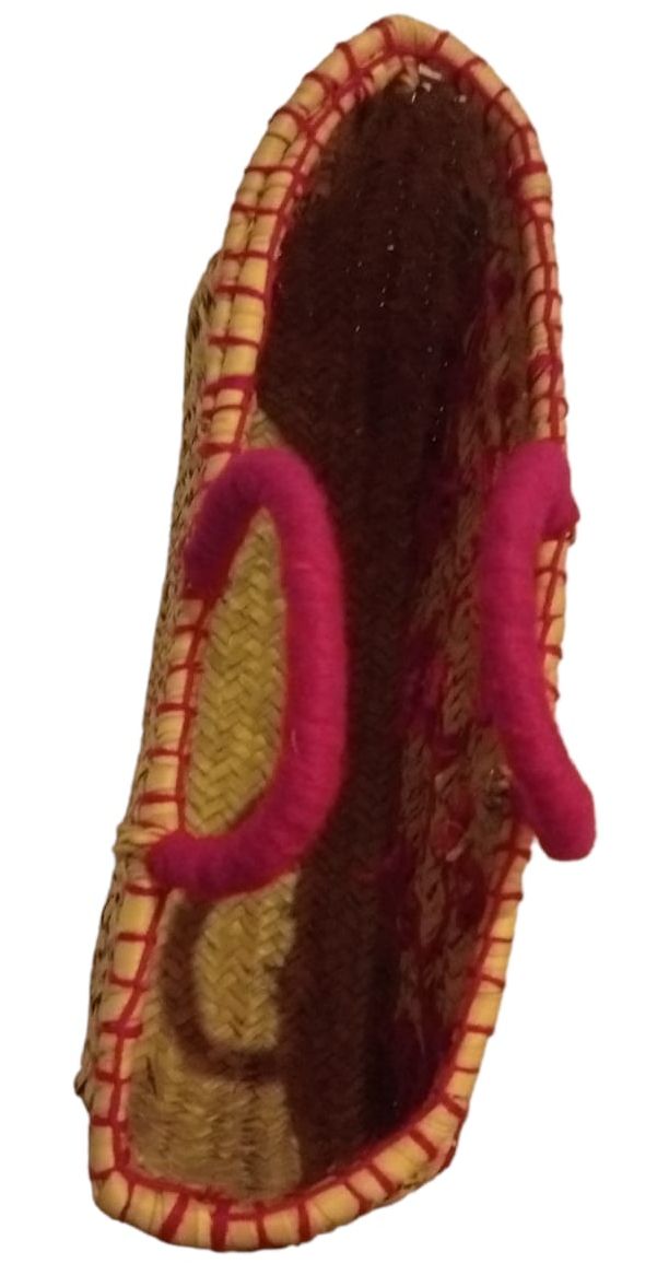 Sac rectangulaire fait main et tissé en feuilles de palmier avec broderie en laine, motif lilas