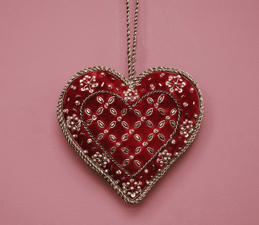 Coeur de velours rouge avec décorations - Vintage Home Decor