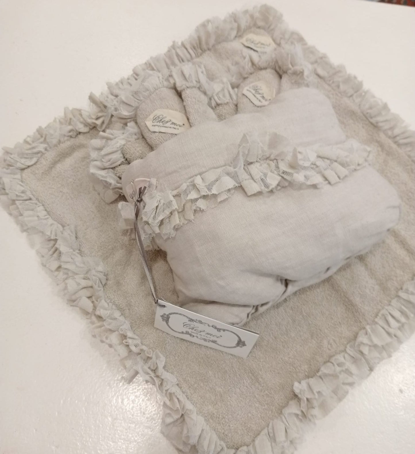 Lavette set da 3 asciugamani bagno con elegante sacchetto di lino, colore: Argilla con pizzo, tessuti pregiati, 100% Made in Italy - Chez Moi