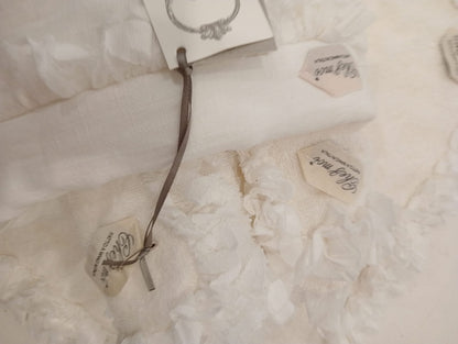Lavette set da 3 asciugamani bagno con elegante sacchetto di lino, colore: Bianco con pizzo, tessuti pregiati, 100% Made in Italy - Chez Moi