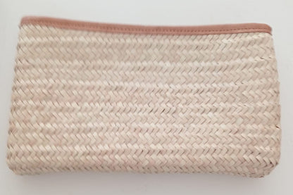Rectangular clutch hand made and woven in palm leaves with wool embroidery, Golden Shell motif