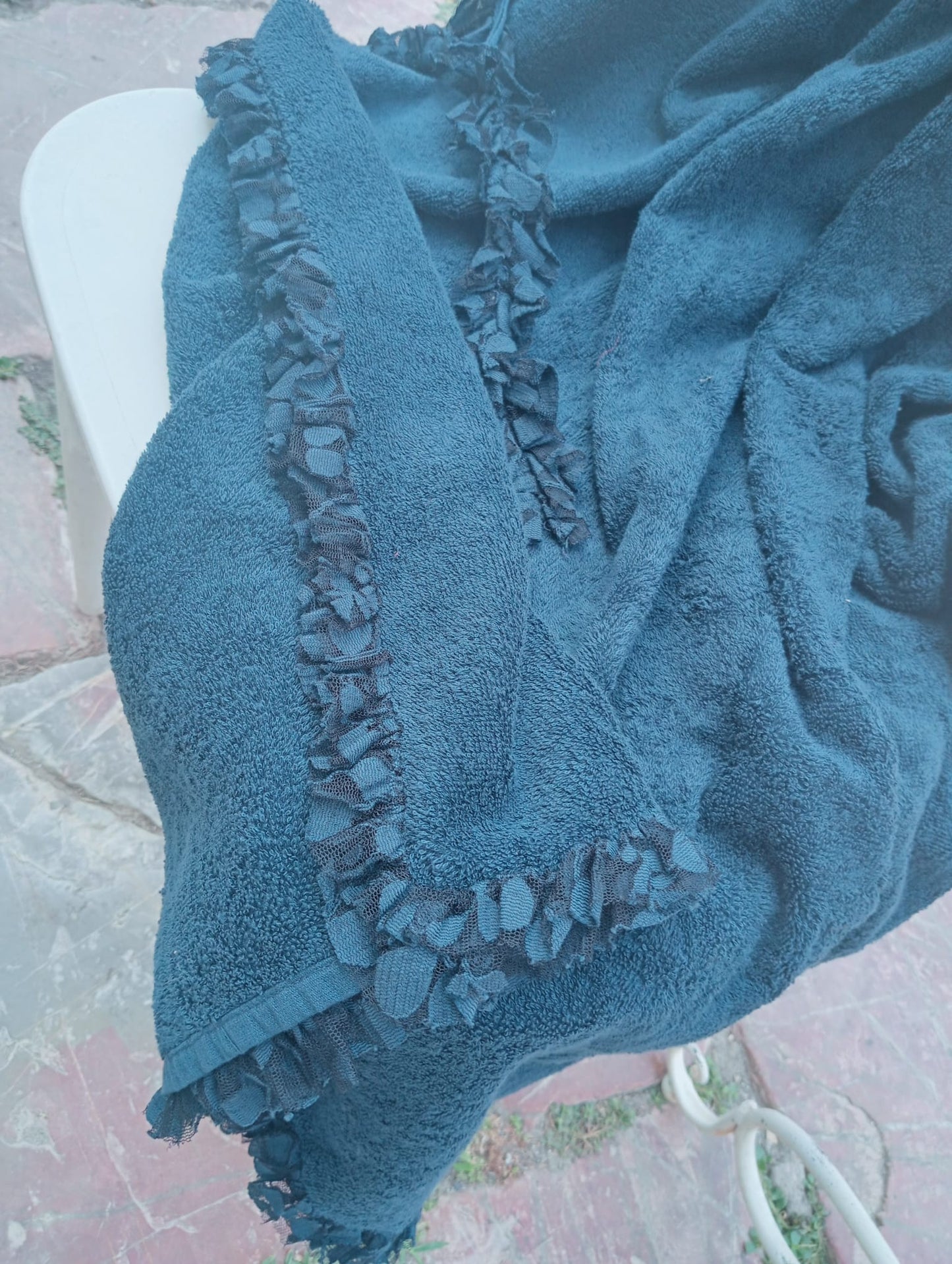 Chic beach towel in pure cotton decorated with lace, Italian textile product Chez Moi collection - Color: Midnight Blue