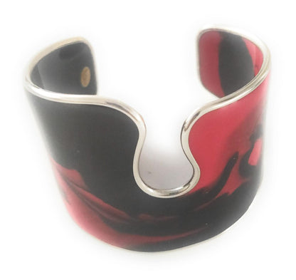 Bracciale rigido in acciaio chirurgico e resina epoxy, gioiello fatto a mano, collezione Vulca (rosso / nero)